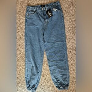 Wrath High Waisted Jogger Mom Jean -MISSGUIDED